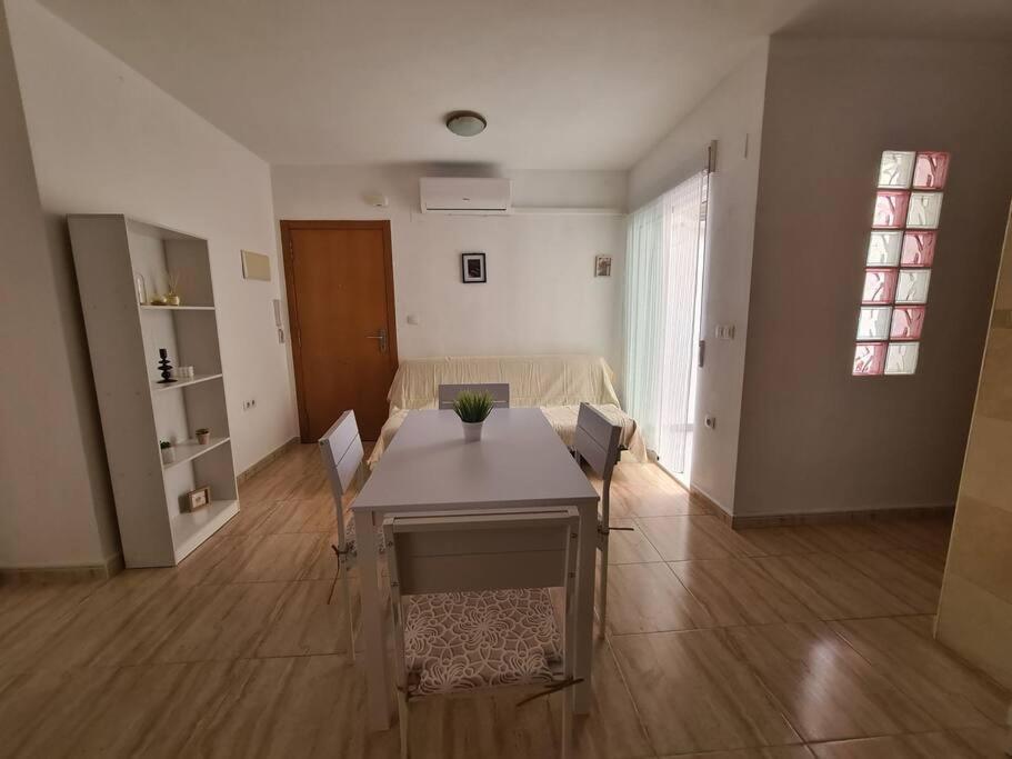 Beautiful Apartment With Patio Torrevieja Ngoại thất bức ảnh